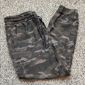 Athleta Camo Farallon Jogger - size 6P